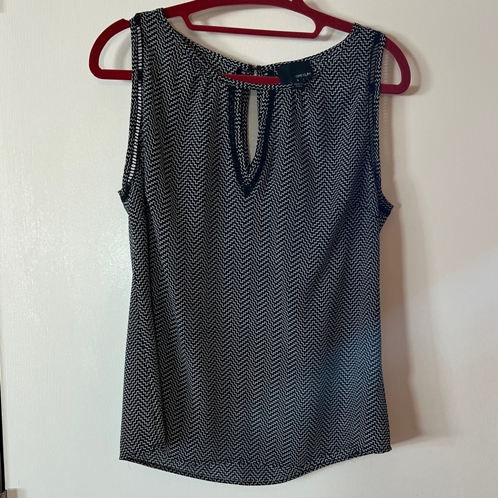Greylin Black and White Patterned Sleeveless Blouse